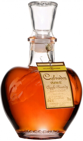 Кальвадос выдержанный в графине в форме Яблока 0,7 л. 40%