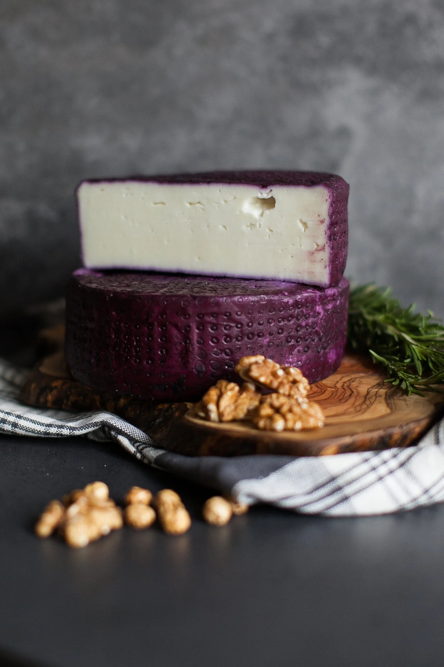 Таватуйский винный из коровьего молока 1 кг. Сыр 