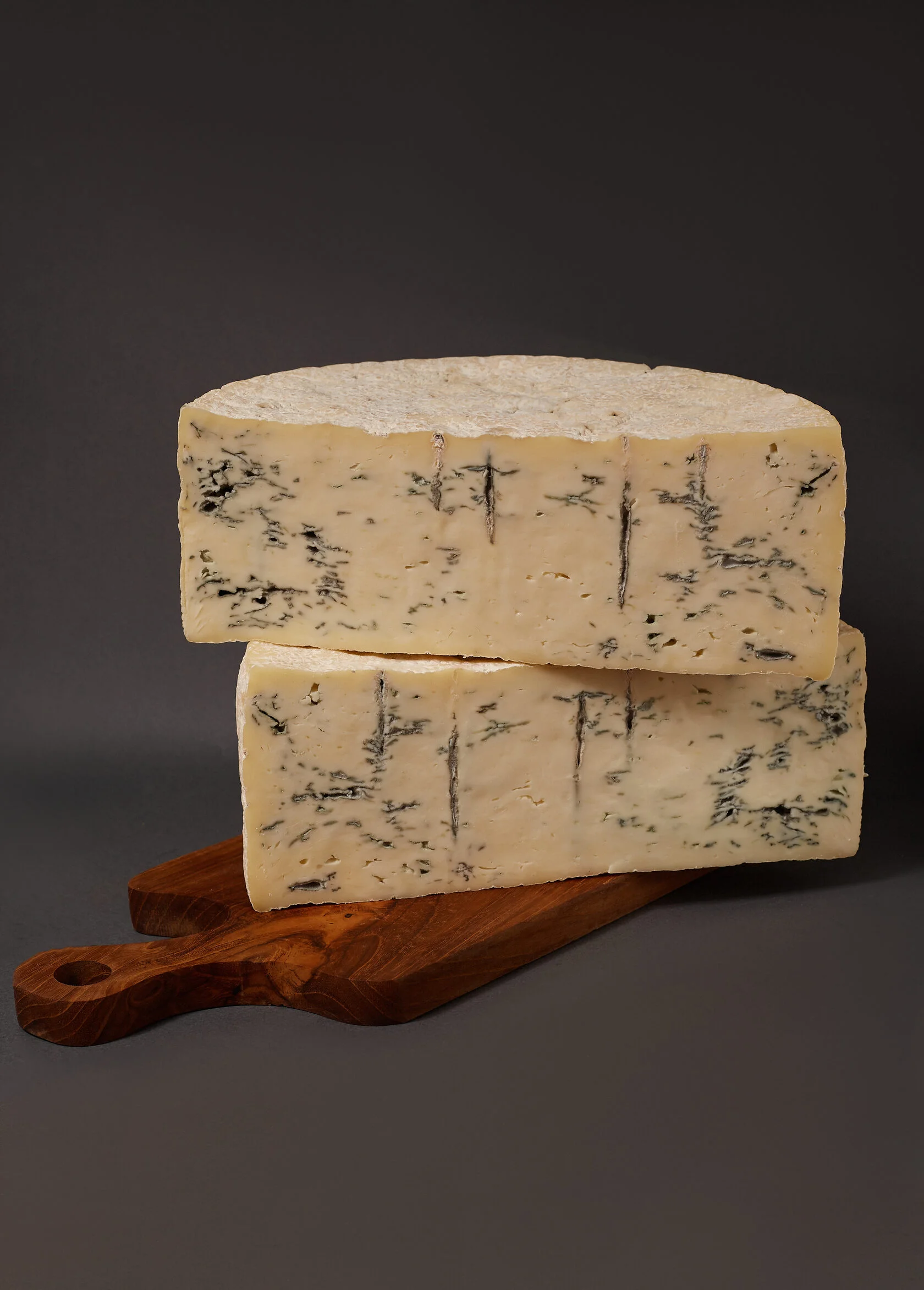 Сыр с голубой плесенью МонтеБлун 1кг сыр