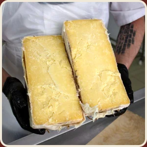 Сыр Чеддер из коровьего молока 6 мес. Добрая ферма 1 кг